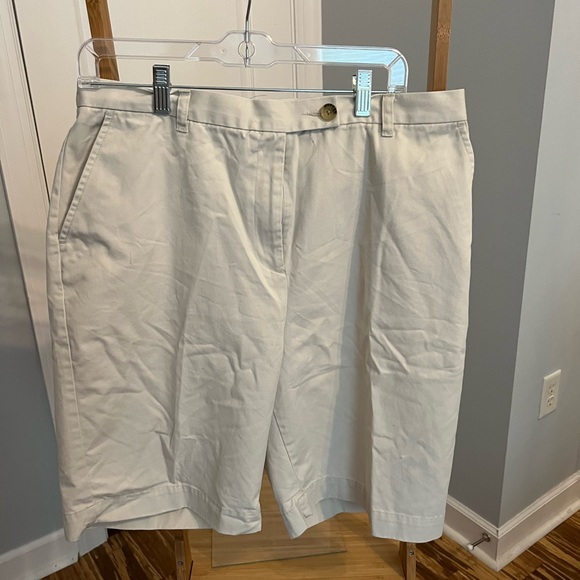 Lands End Classic Cream Women's Shorts like new size 16 - Picture 1 of 7
